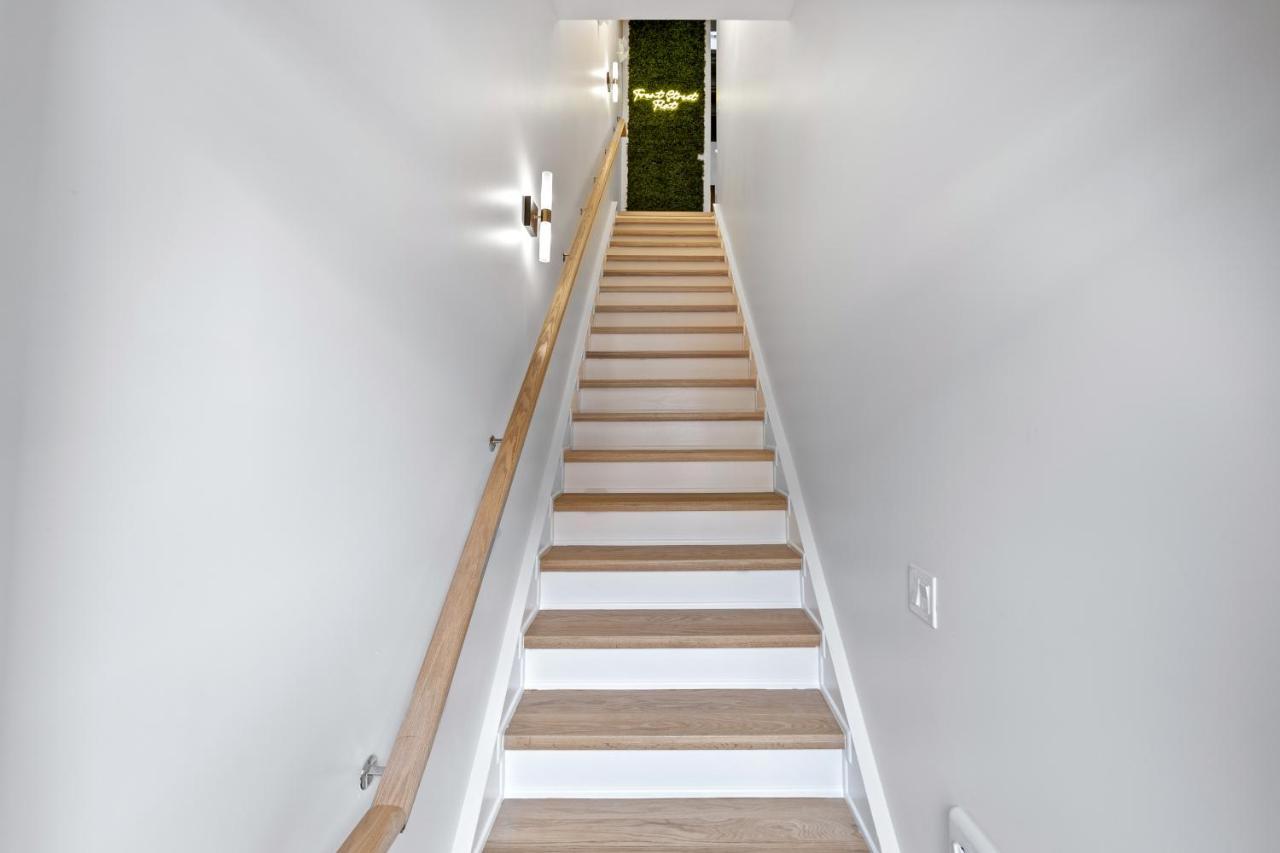 The Goodman: Front Street Flats Apartman Belleville Kültér fotó